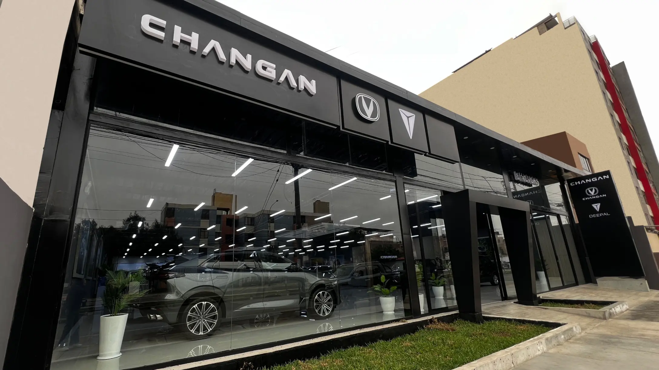 Nueva tienda Changan ubicada en la Av. Costa Rica, Trujillo. 