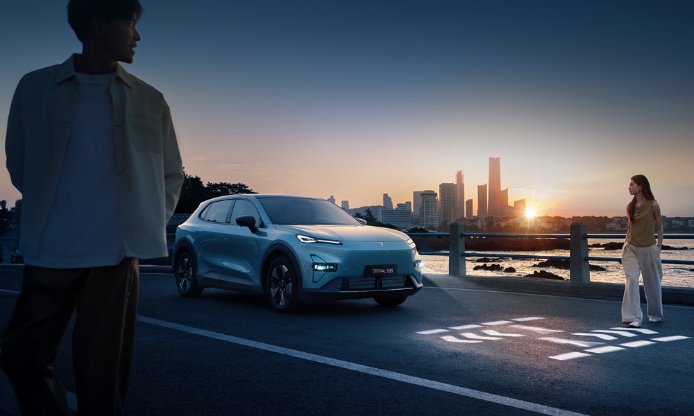Nuevo SUV híbrido eléctrico Deepal S05 con tecnología futurista.